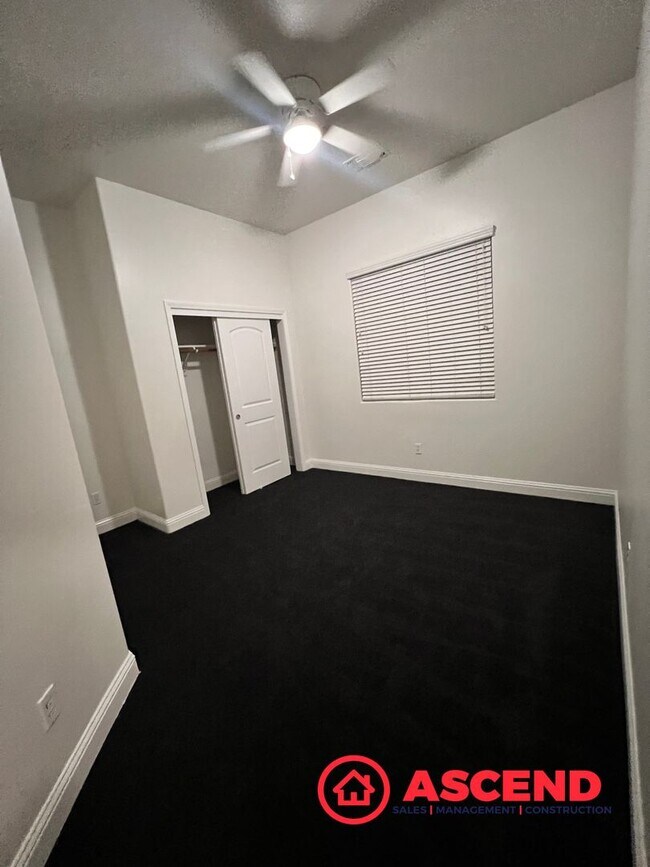 Building Photo - 4 Bed, 3 Bath Home with Modern Kitchen & Attached Garage