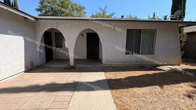 Building Photo - 4 bed/2 Bath - Available now