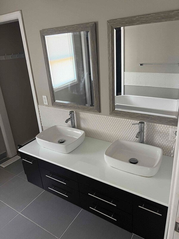 Building Photo - 12202 Greenleaf Dr SE