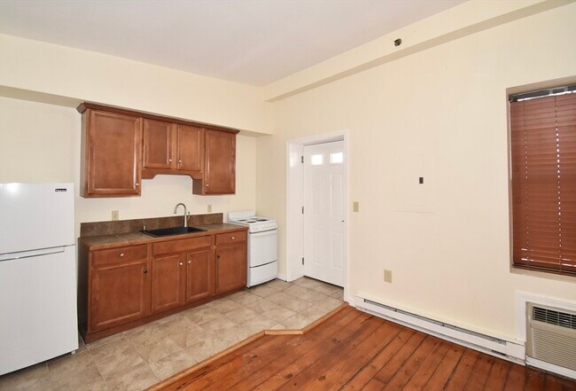 Building Photo - 181 Chestnut St