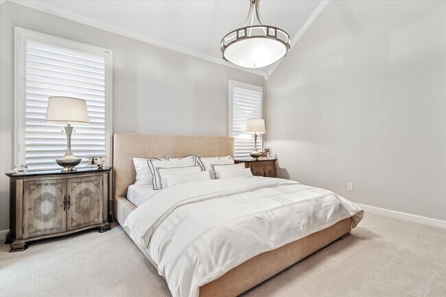 Building Photo - Incredible 4-Bedroom