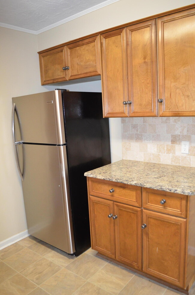 Building Photo - 221 Merrymont Dr