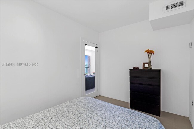 Building Photo - 800 West Ave