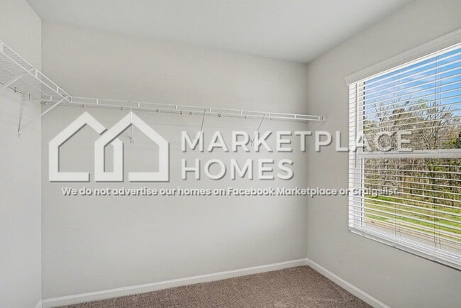 Building Photo - 425 Oakwood Dr NW