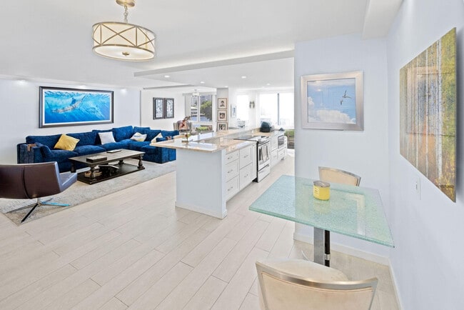 Building Photo - 3100 NE 49th St