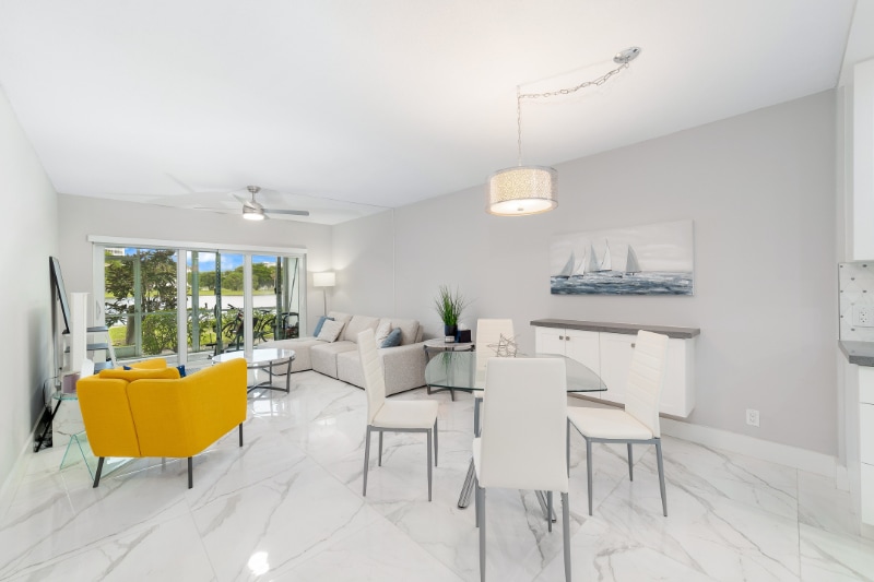 Building Photo - 2801 N Palm Aire Dr