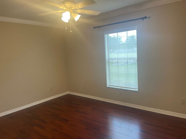 Building Photo - Desirable SW Rainbow Park Neighborhood 3/2...