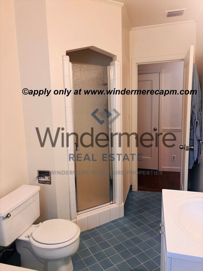 Building Photo - Charming South Land Park Home with Detached Bonus Room — 3 Bed, 1.5 Bath