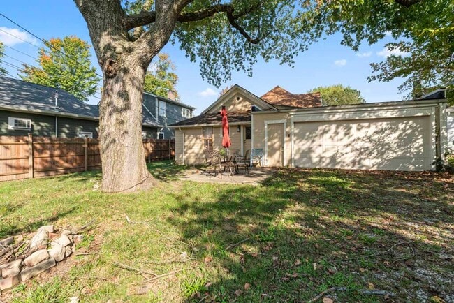 Building Photo - Charming 1 Bedroom near Noblesville High School and Downtown.