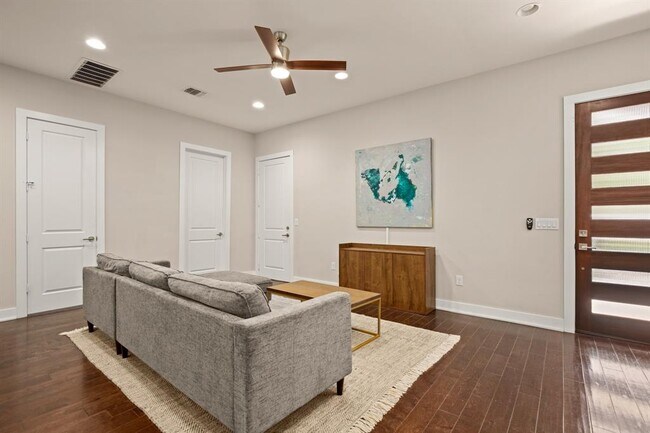 Building Photo - 1730 Bunche Rd