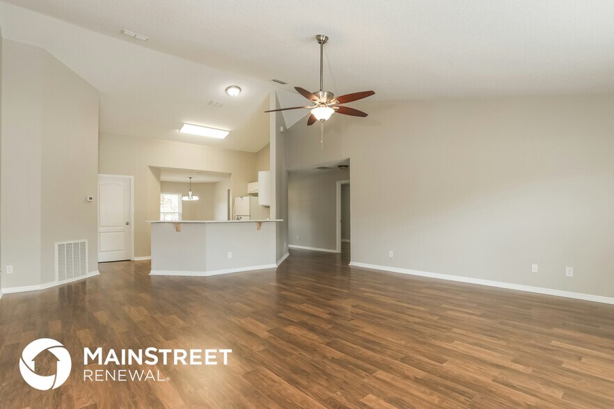 Building Photo - 1411 Hillsborough Way