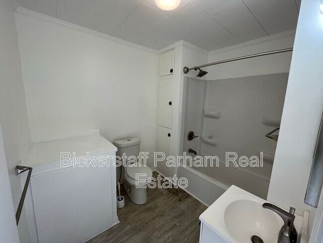 Building Photo - 1310 Stark Ave