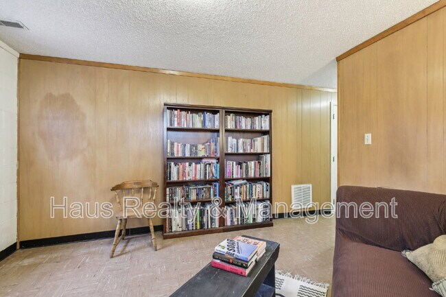 Building Photo - 144 Airport Rd