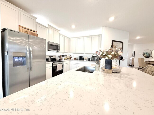 Building Photo - 9797 Giada Dr