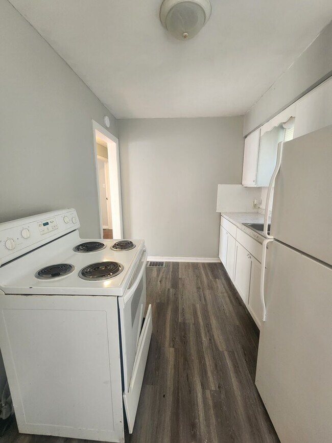Building Photo - Newly Remolded Spacious Two Bedroom Single Family Near 38th and Sherman