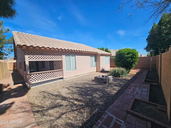 Building Photo - 5045 W Topeka Dr