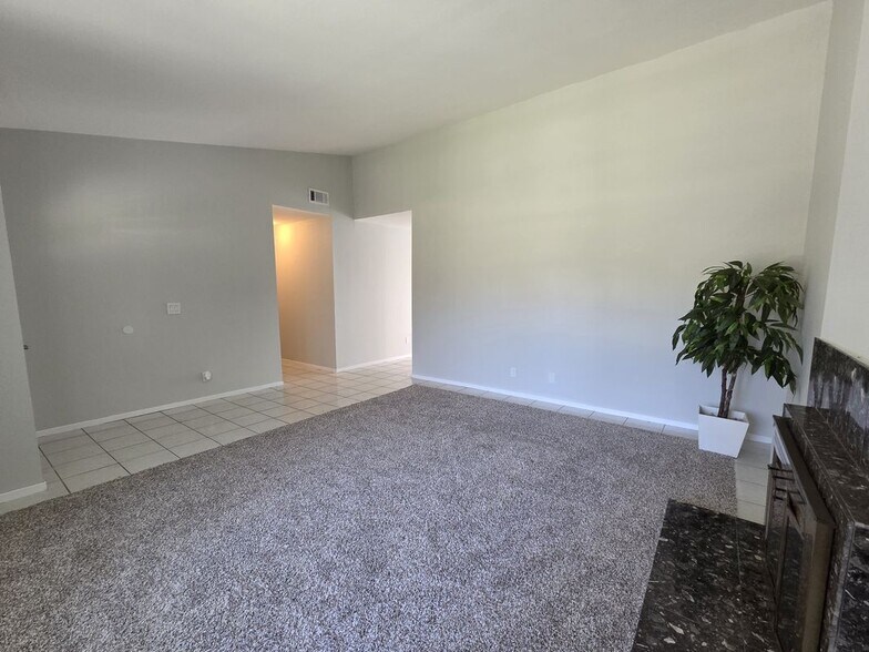 Building Photo - 14232 Matisse Ave