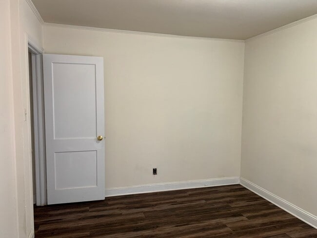 Building Photo - Charming 2 BR, 1 BA House AVAILABLE NOW