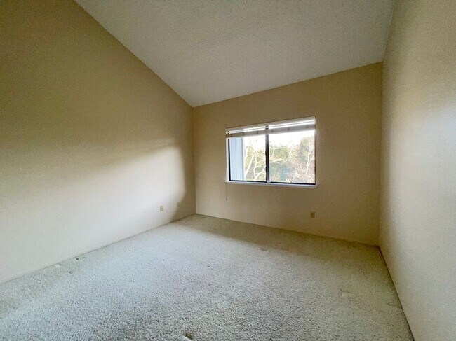 Building Photo - Three Bedroom Napa Condo on River Walk