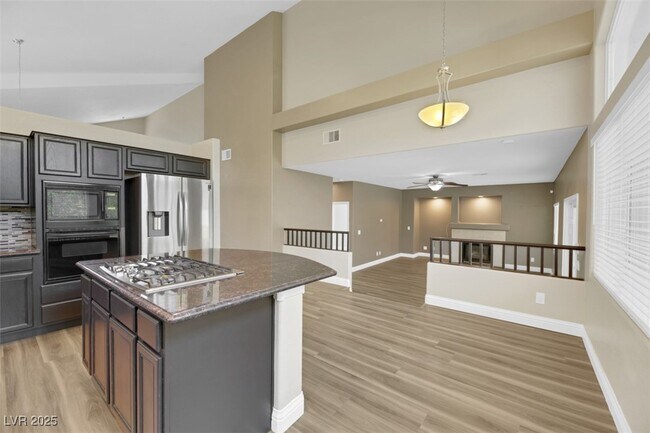 Building Photo - 495 1st Light St
