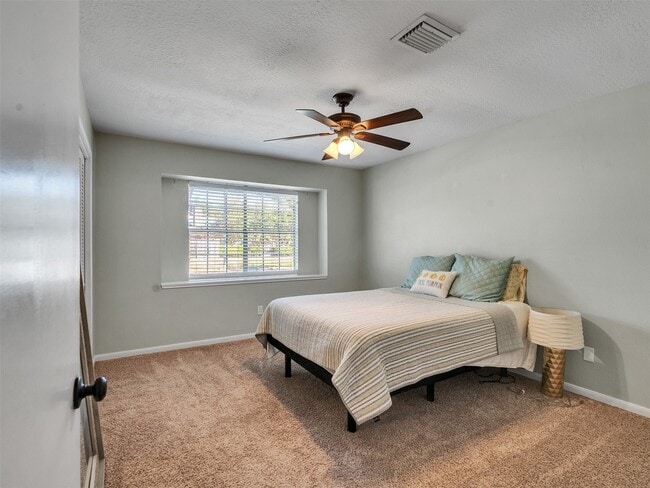 Building Photo - 1134 Western Springs Dr