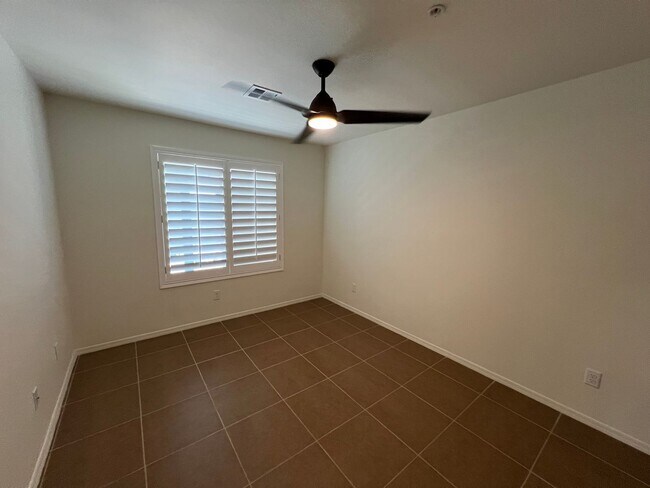 Building Photo - VERY NICE 3 BEDROOM IN DESERT SKY!