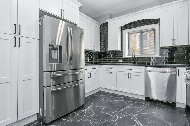 Building Photo - 540 61st St