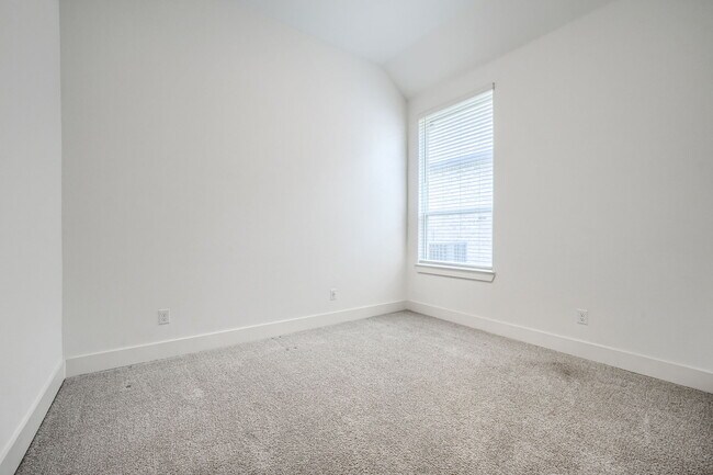 Building Photo - 1307 Beach Blvd