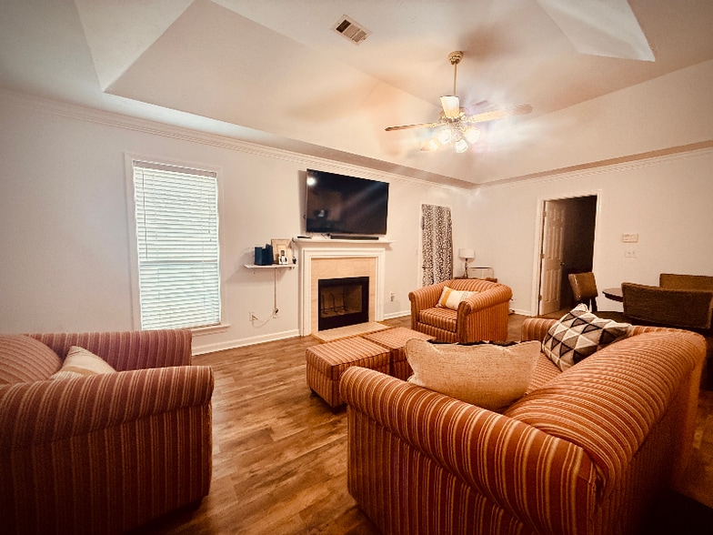 Building Photo - 8928 Asheville Dr