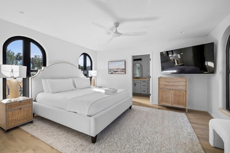 Building Photo - 2701 Bumble Bee Dr