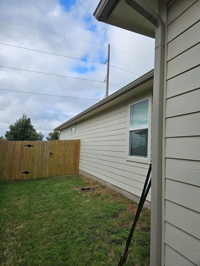 Building Photo - 4-Bedroom Home for Lease – Hutto, TX