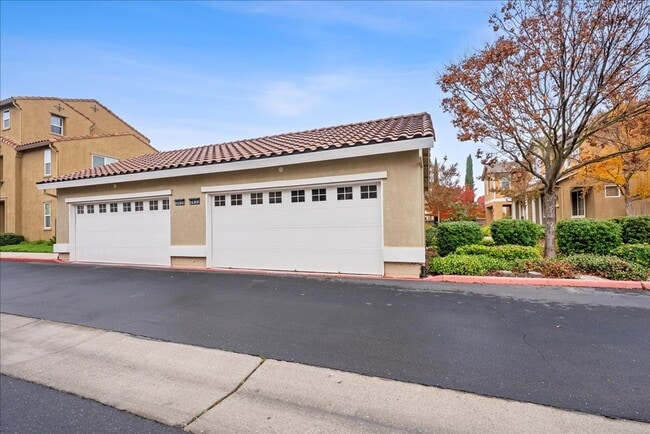 Building Photo - 3621 el Dala Ln