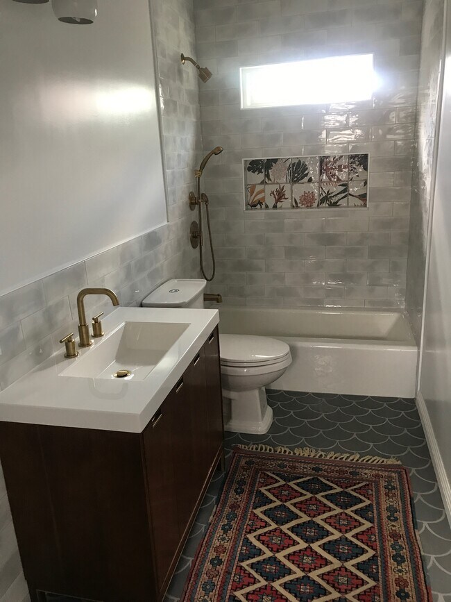 Building Photo - 310 Newland St