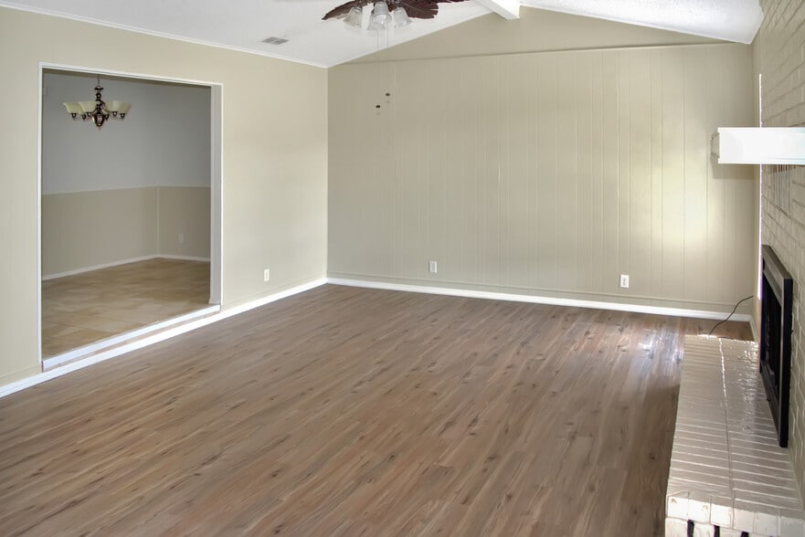 Building Photo - 1524 Timber Creek Dr