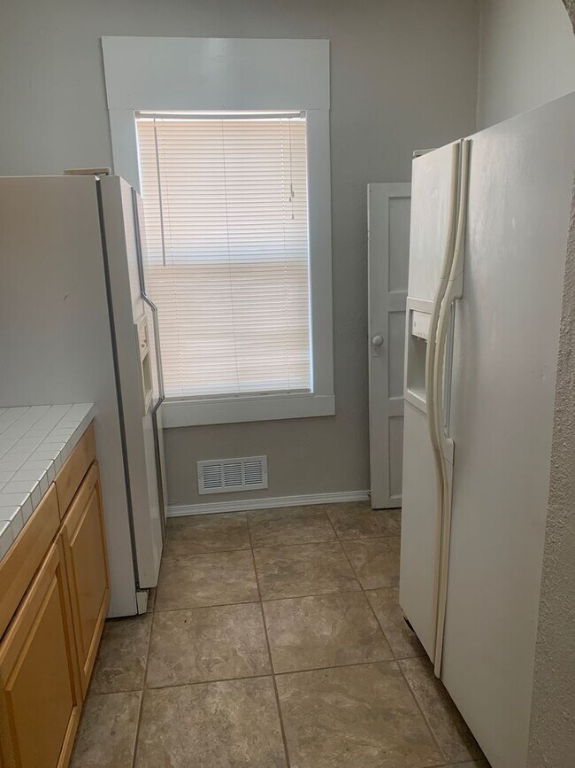 Building Photo - 1400 7th Ave