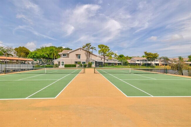 Building Photo - 1975 Discovery Cir W