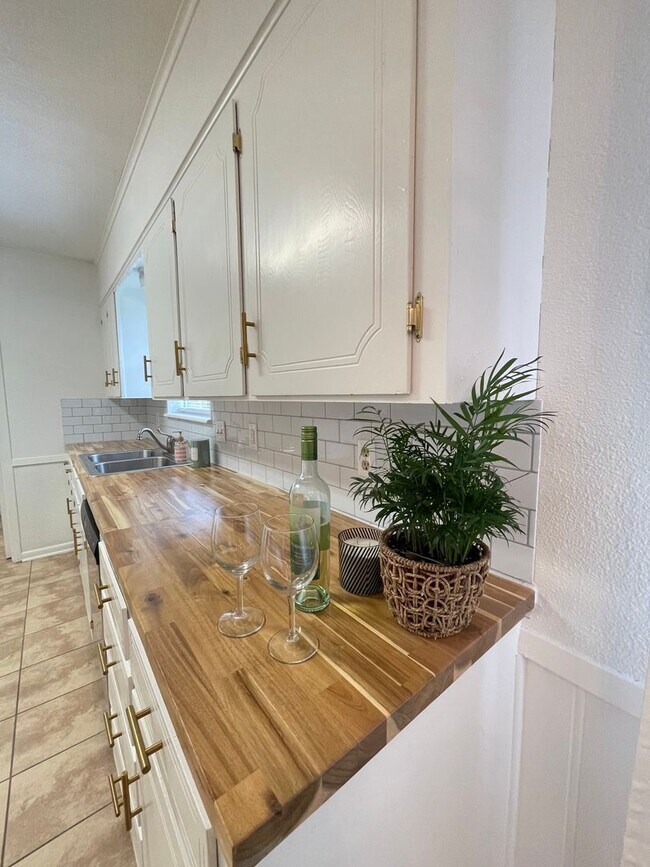 Building Photo - South Tyler! Beautifully Updated 3 Bedroom...