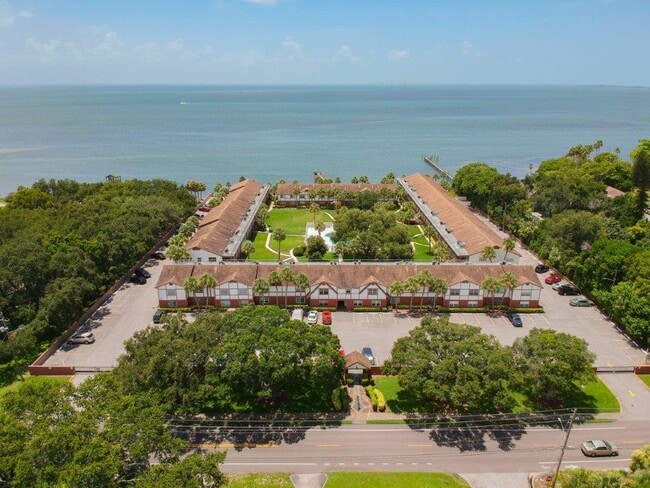 Building Photo - 650 Pinellas Point Dr S