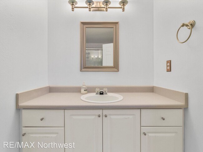 Building Photo - 3 br, 2.5 bath House - 6610 Millstone Ln S...