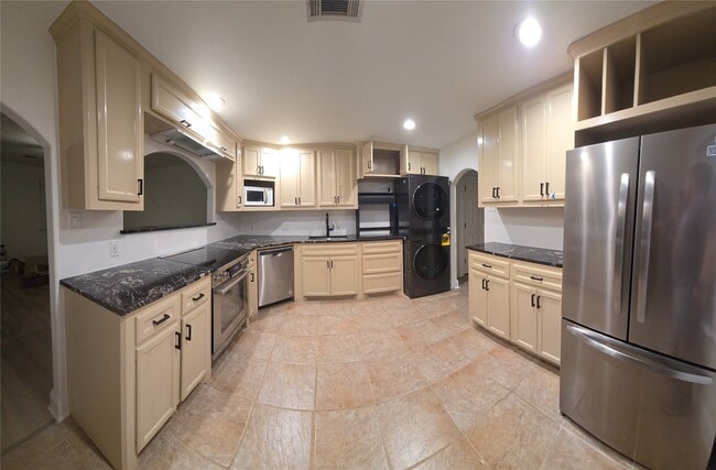 Building Photo - 917 Adele St