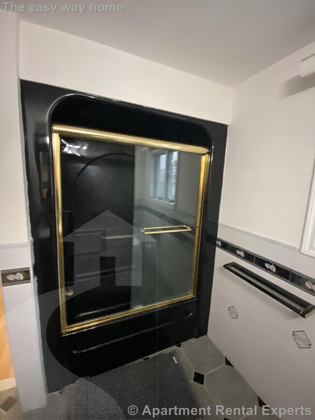 Building Photo - 309 Beacon St