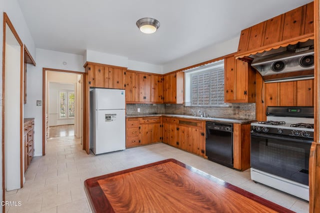 Building Photo - 2355 Melville Dr