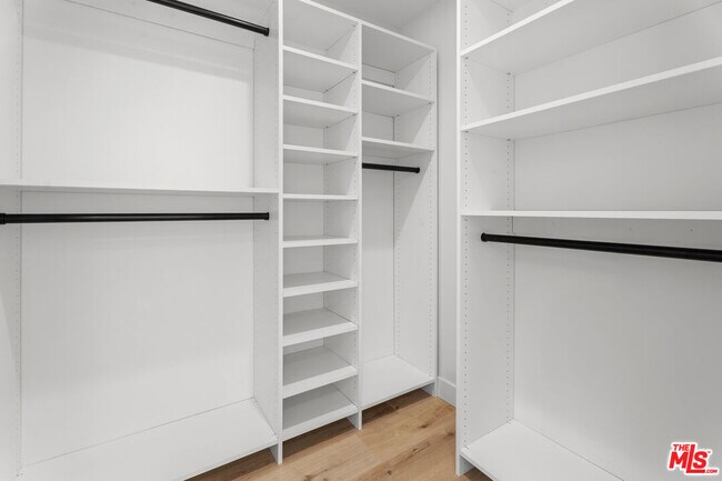 Building Photo - 2154 Patricia Ave