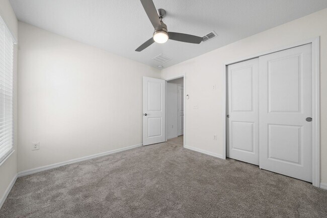 Building Photo - 9061 Oscraft Dr