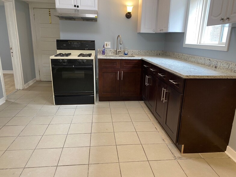 Building Photo - 3755 S Winchester Ave