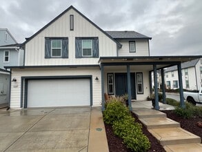 Building Photo - Beautiful Blackpines Community Three Bedroom