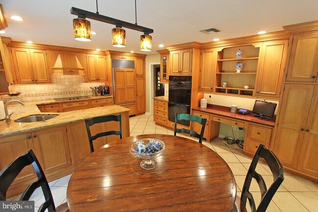 Building Photo - 594 Contention Ln