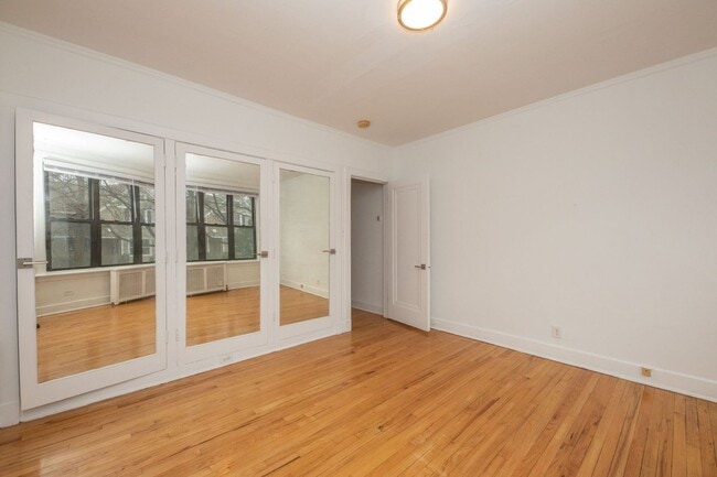 Interior Photo - 800 Michigan