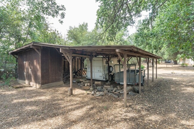 Building Photo - Central location in country setting! In law unit attached to house! MUST SEE!