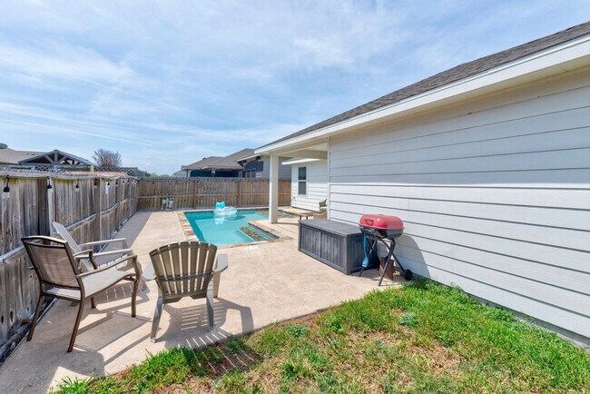 Building Photo - 3230 Creek Side Dr